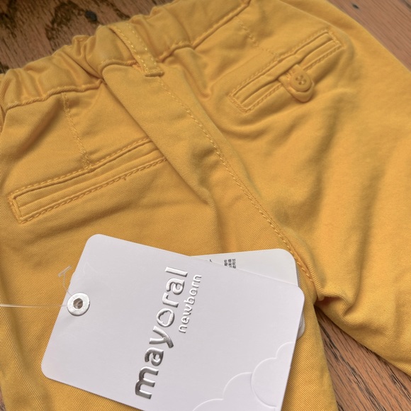 Baby boy seize 1-2 month yellow twill pant BNWT - Picture 2 of 2